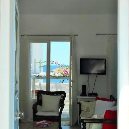 Amazing Villa Overlooking Syros Finest Beach וילה *