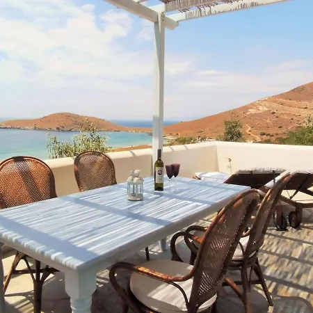Amazing Villa Overlooking Syros Finest Beach וילה *