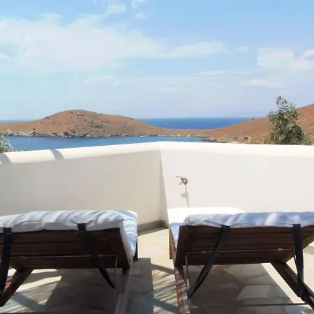Amazing Villa Overlooking Syros Finest Beach וילה *
